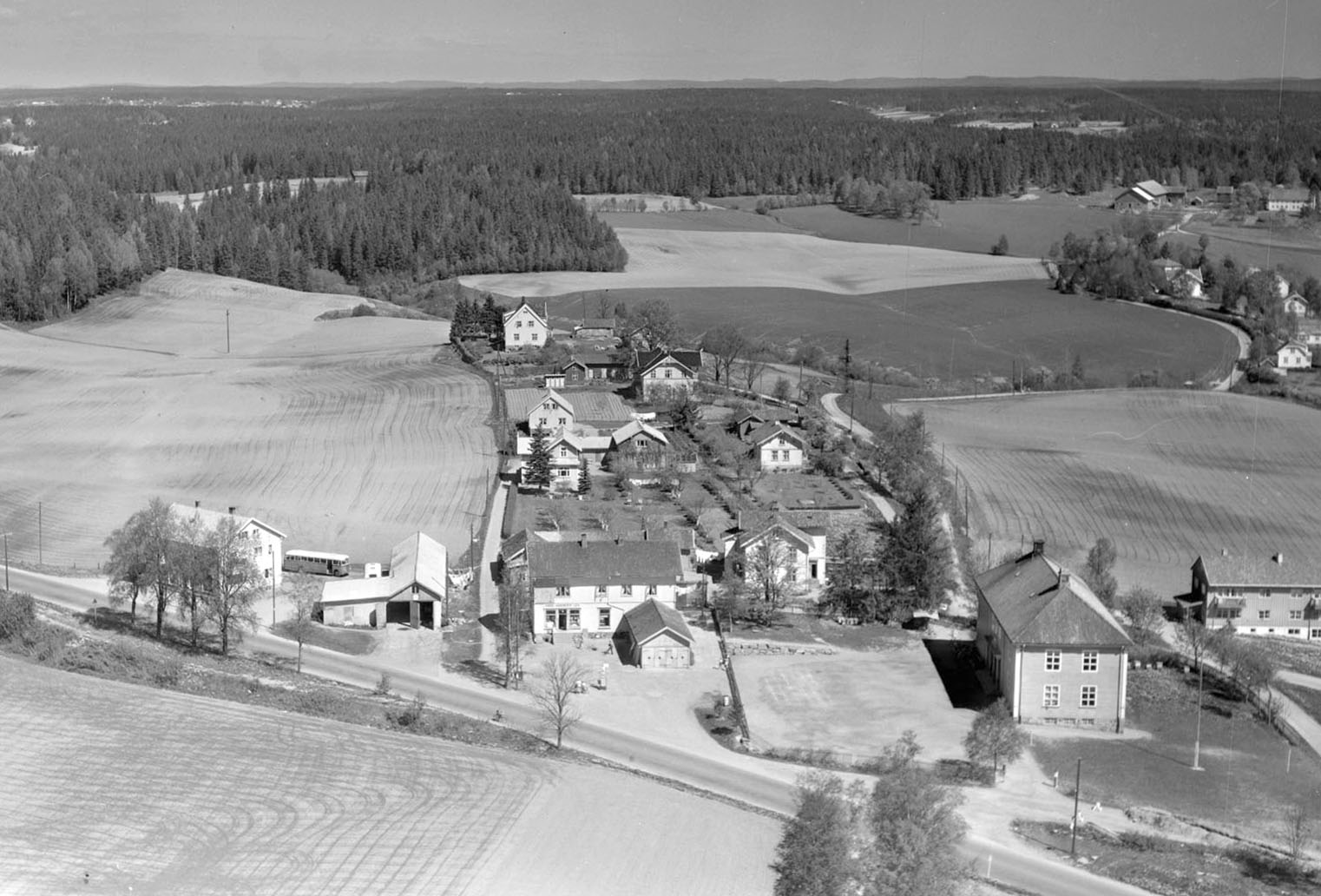 flyfoto garasjen til schaus i fra gamledager